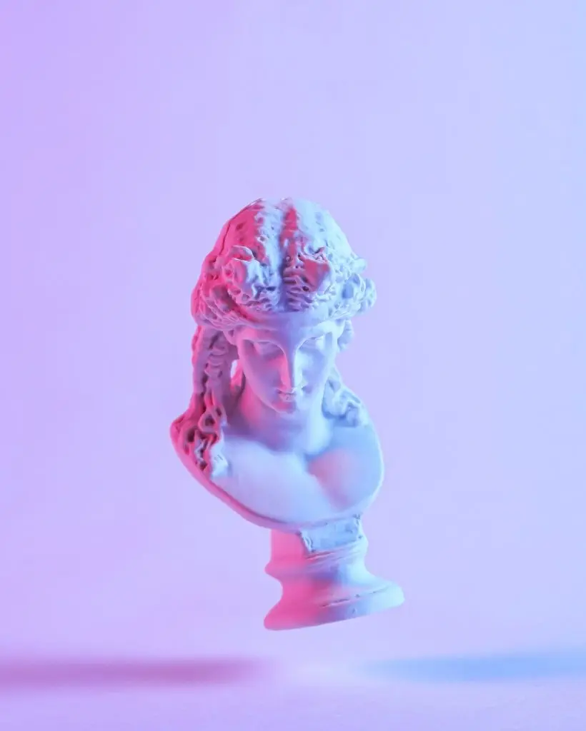monotone-purple-image-of-a-floating-bust.jpg monotone-purple-image-of-a-floating-bust.jpg